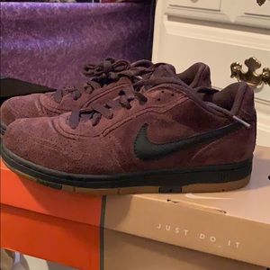 Size 6.5 Nike women’s SB